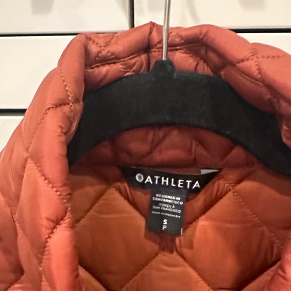 Athleta Quilted Vest in Warm Rust, NWT, size small - Picture 4 of 9